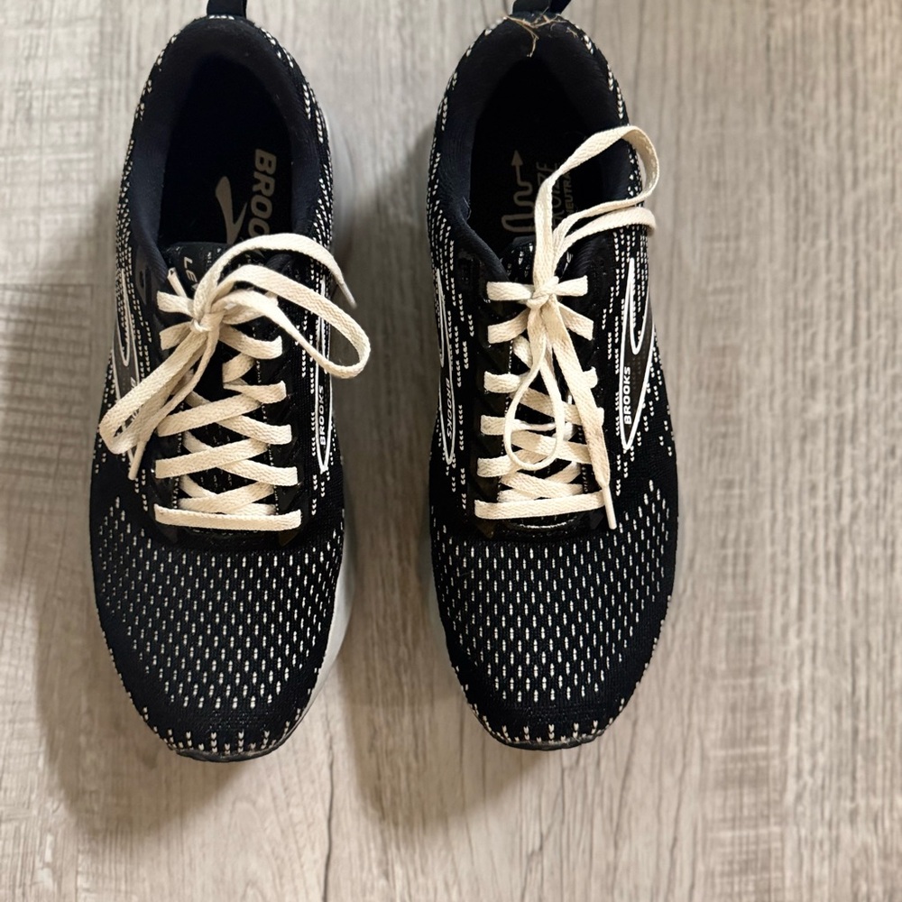 Brooks Running Shoe
Size 8
